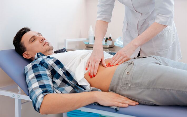 The patient to the examination by the doctor
